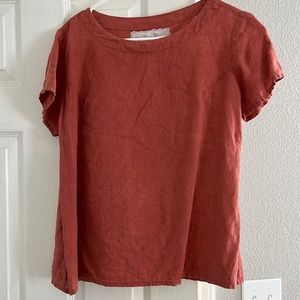 Not perfect linen Moroccan red Hamburg fitted tee